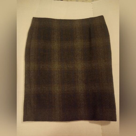 Dalia Collection wool blend knee length skirt with back zipper closure - Picture 1 of 7